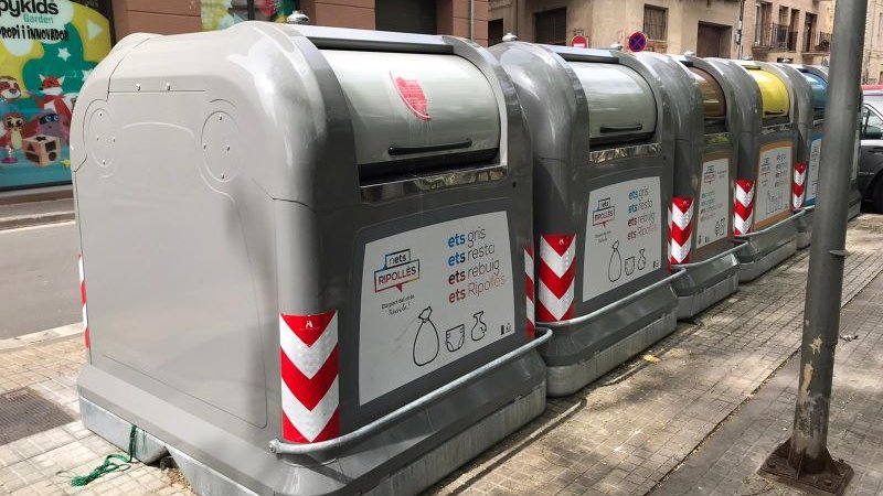 Les mascaretes i els guants s'han de llençar als contenidors de rebuig