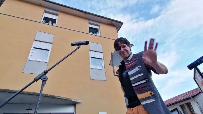 David Costa i companyia han fet arribar la seva bona energia als sanitaris i els pacients de l'hospital