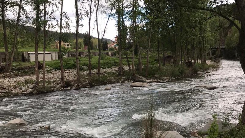 Una vista general del riu Ter al seu pas per la finca del Roig