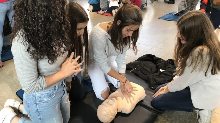 Els alumnes de les escoles de Camprodon han pogut practicar l'RCP in situ
