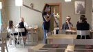 Primeres imatges de gent a l'interior dels restaurants en el desconfinament al Ripollès