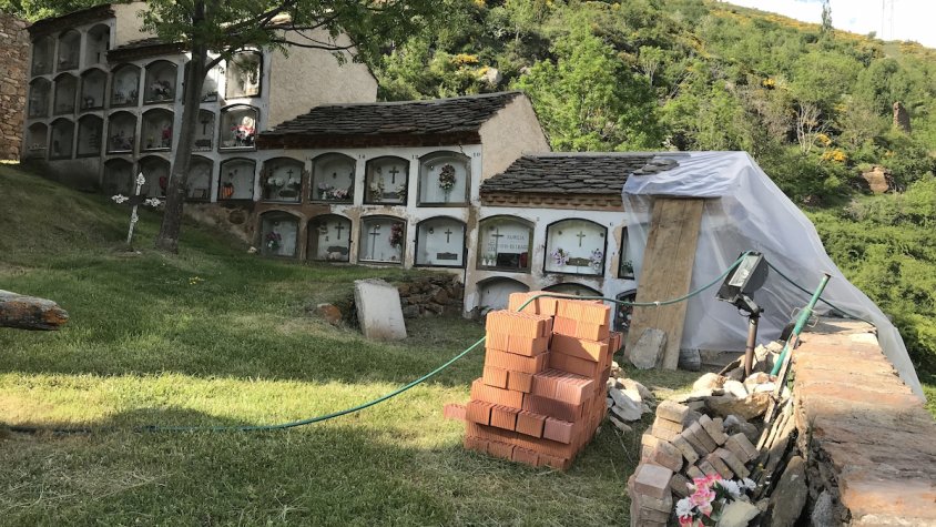 Obres al mur del cementiri de Toses