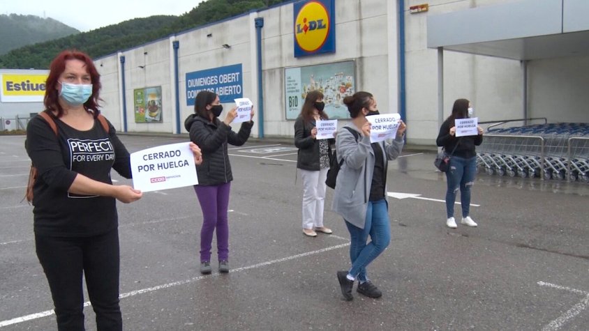 Protesta de treballadores de Lidl Ripoll, aquest matí