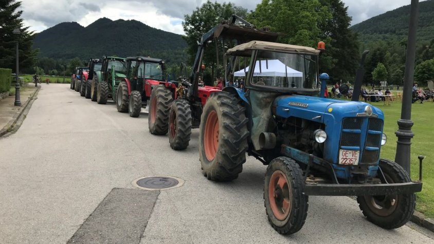 Una dotzena de tractors s'han concentrat al Camp del Toro de Llanars