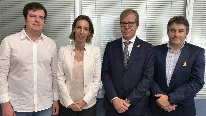 Àngels Chacón amb el director general de Comforsa, Reca Vidiella, i els alcaldes de Ripoll i Campdevànol