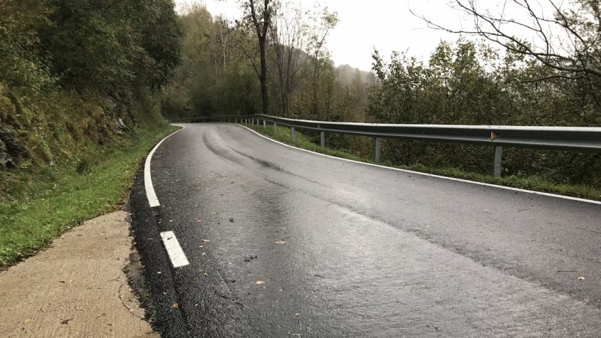 La carretera GIV-5225 entre la C-38 i Espinavell