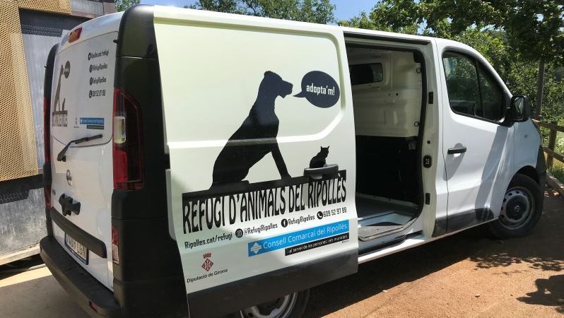 El nou vehicle del Refugi d'Animals del Ripollès