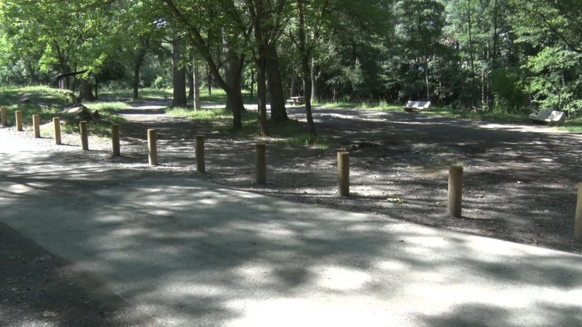 Una de les tasques que impossibiliten l'aparcament de vehicles a la Font del Tòtil