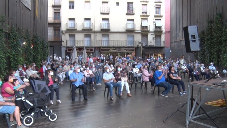 Ple a la plaça de la Lira per gaudir de les havaneres