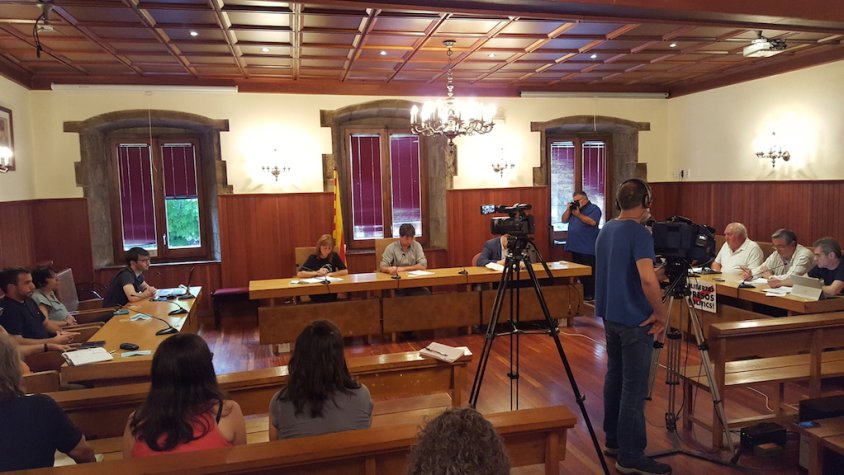 Primer ple presencial a Camprodon, aquest dilluns al vespre