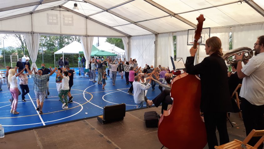 Sardanes a la carpa de la Festa del Roser