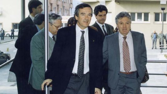 Pere Cuy, a la dreta, a la inauguració de l'ala est de l'Hospital, l'any 1995