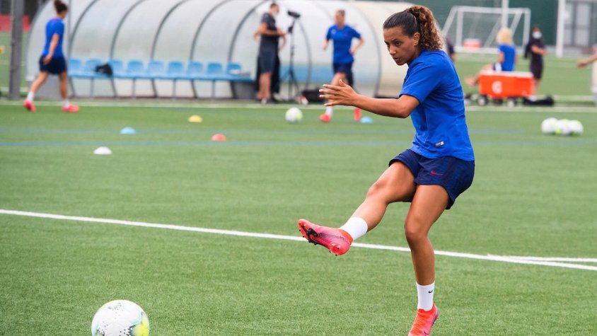 Sara Ismael durant un entrenament amb el primer equip