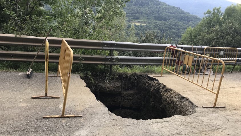 El forat de l'esfondrament encara era visible aquest dijous