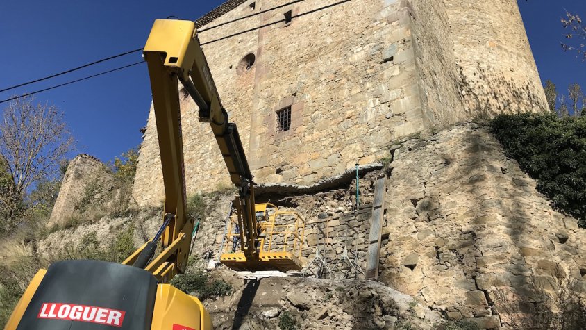 Les obres que s'estan realitzant per reparar el mur afectat