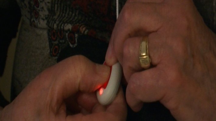 Un dels serveis socials bàsics és la teleassistència