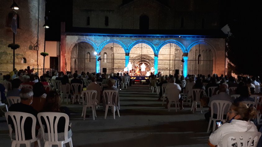 'Hot Jazz Cats' tocant a la plaça del Monestir