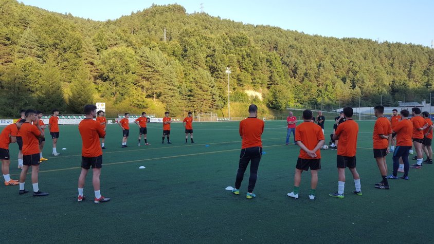 Inici de l'entrenament al camp de Campdevànol