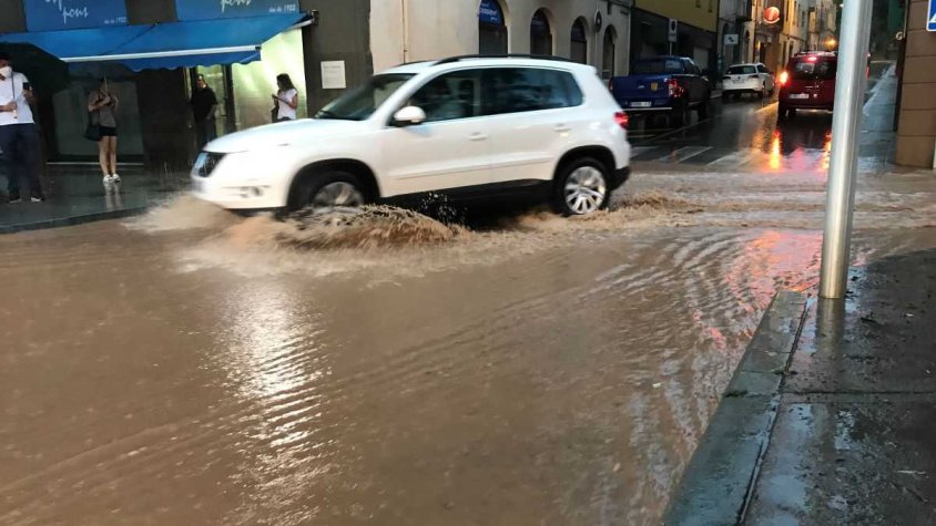 El Pont d'Olot de Ripoll, inundat ahir al vespre