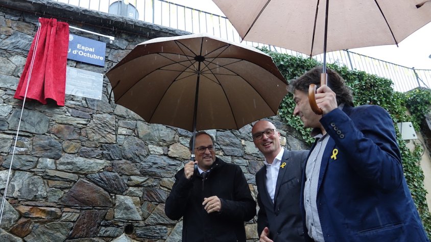 Descoberta de la placa al nou espai del Pont Nou