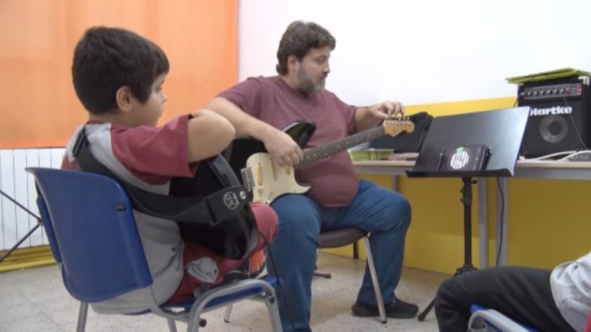 En cas d'alumnes o docents confinats se seguiran les classes per via telemàtica
