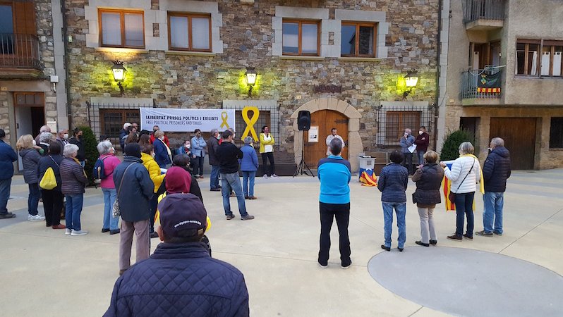 Es van llegir dos manifestos a la plaça de l'Om de Llanars