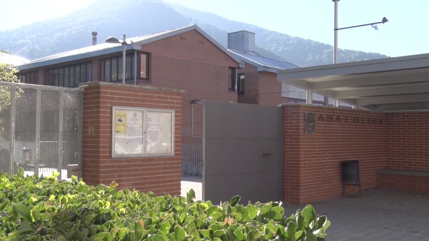 Dos grups confinats en graus mitjans de l'INS Abat Oliba