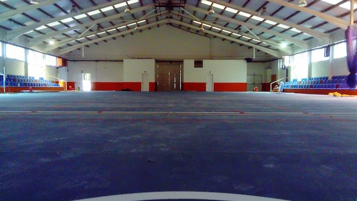 El nou paviment de joc del pavelló municipal d'esports de Ribes de Freser