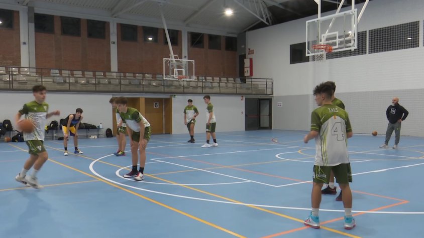 Entrenament del júnior masculí del CB Campdevànol