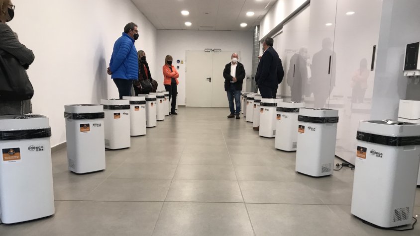 Entrega dels purificadors a les escoles