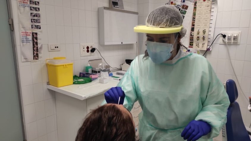 Des de dissabte a l'hospital ja es poden fer testos d'antígens