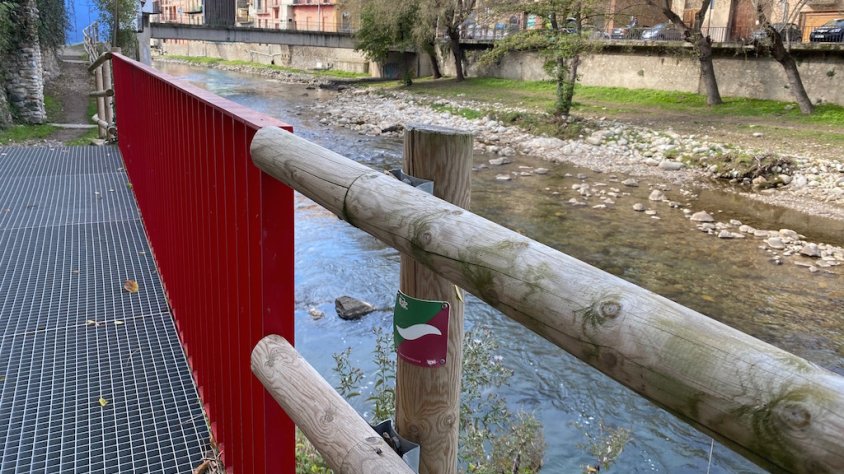 La senyalització és un element que ajuda a seguir amb facilitat el traçat de la Ruta del Ter