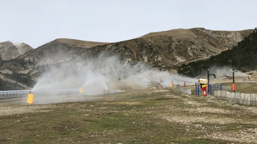 Els canons de Vallter 2000 fent proves el passat divendres