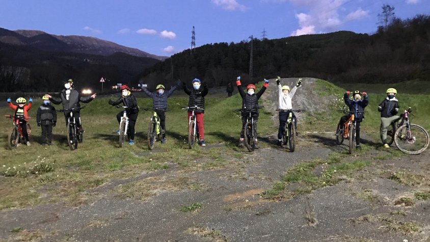 Els assistents a la sessió d'aquest dimecres de l'escola de ciclisme de Ripoll