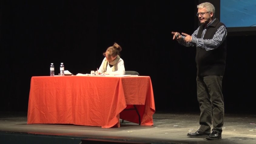 L'expectacle amb Màrius Serra al Teatre Comtal