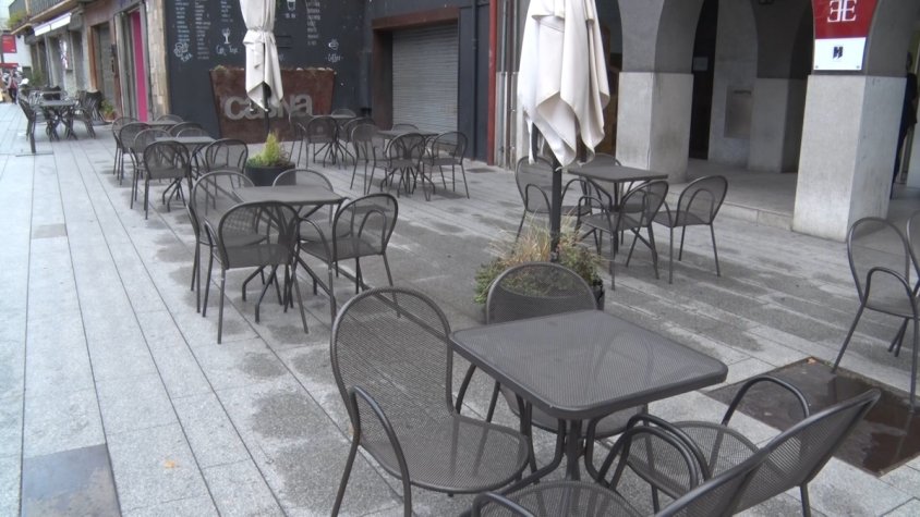 Un bar buit, avui a Ripoll