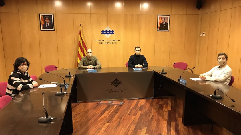 Els portaveus dels diferents grups en la lectura del comunicat conjunt