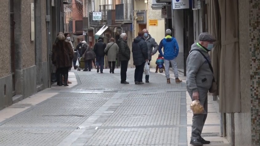 Poc ambient als carrers més comercials de Camprodon durant el cap de setmana