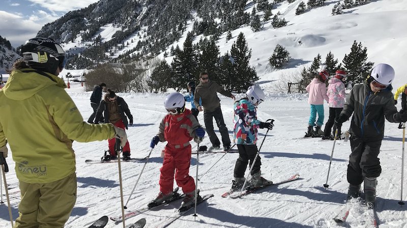 Una sessió d'una escola d'esquí a Vall de Núria