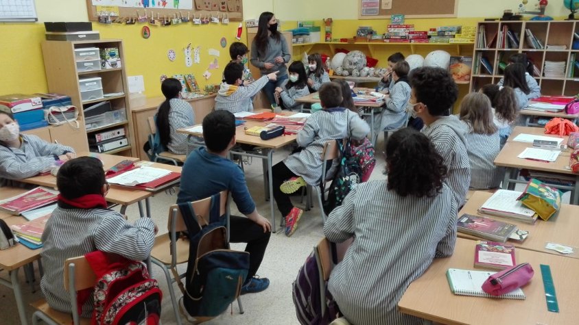 Primer dia de classe després de les vacances de Nadal a l'escola Tomàs Raguer de Ripoll