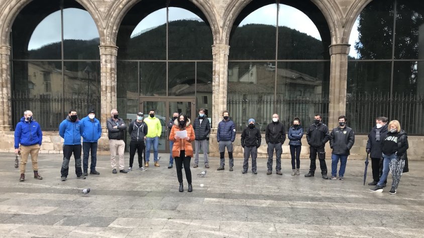 S'ha llegit el manifest davant del Monestir de Ripoll i posteriorment s'ha entregat a l'alcalde de Ripoll