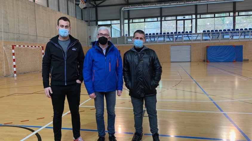 Jordi Garriga, tècnic d'esports de l'ajuntament de Ripoll, Josep Isern, regidor d'Esports, i Quim López, director del CTER