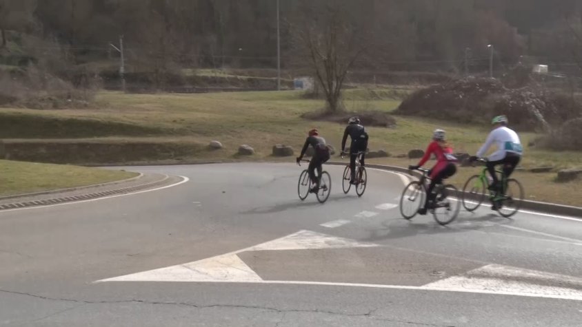 S'instal·len carrils bici i senyalització en diferents punts de la vila
