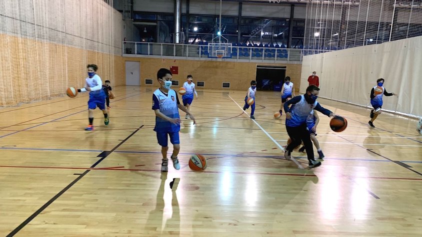 Entrenament dels jugadors de base de la UE Ripoll aquest dilluns