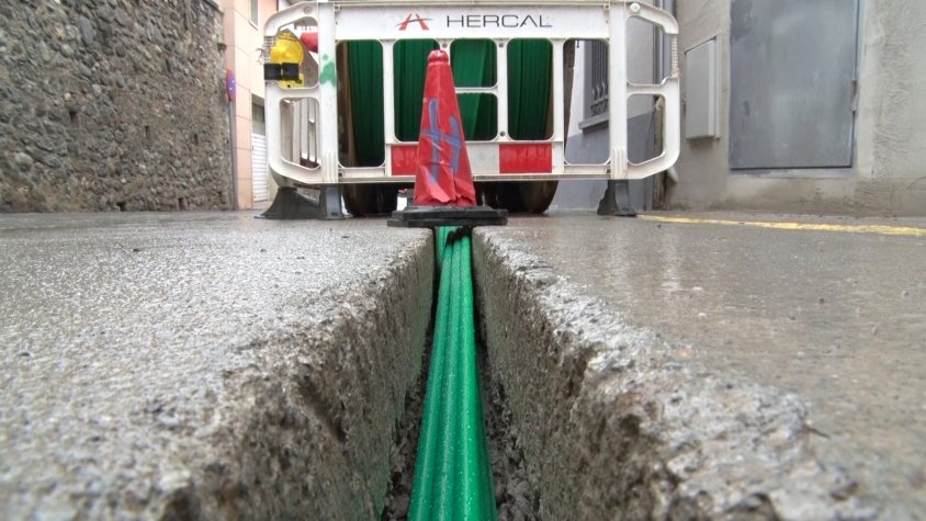 La instal·lació de fibra òptica aprofitant la nova via verda és condició del conveni entre la Diputació i la Generalitat