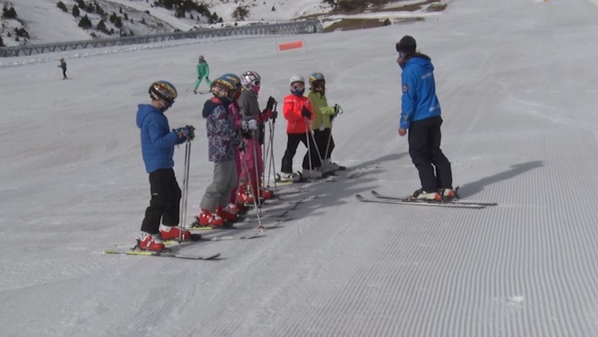 Els alumnes del Ripollès durant una de les sessions a Vallter 2000