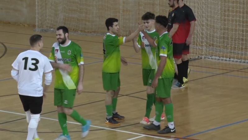 Celebració d'un dels cinc gols que els ripollesos van marcar a l'Olímpic Argentona