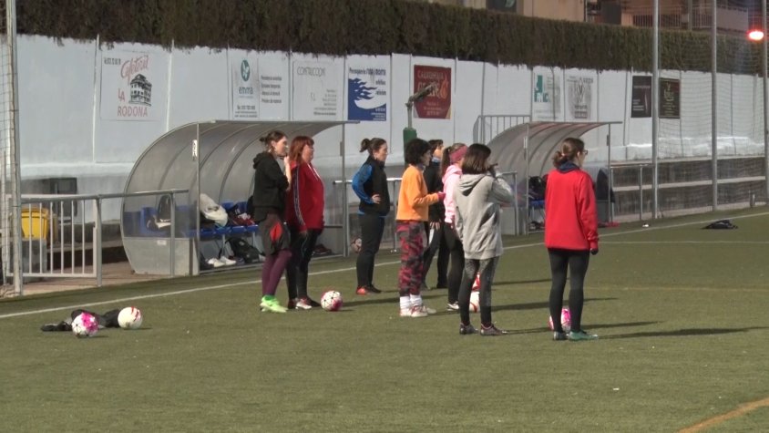 El nou equip femení en un dels entrenaments
