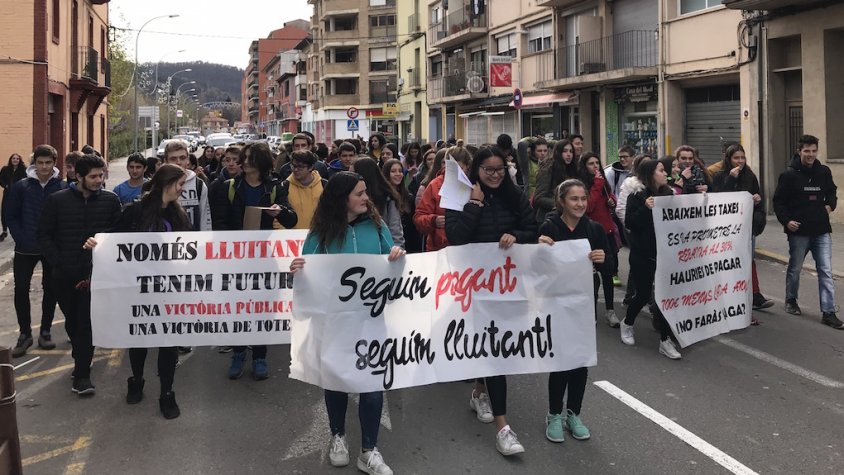 La manifestació dels estudiants ha ocupat la carretera de Barcelona de Ripoll