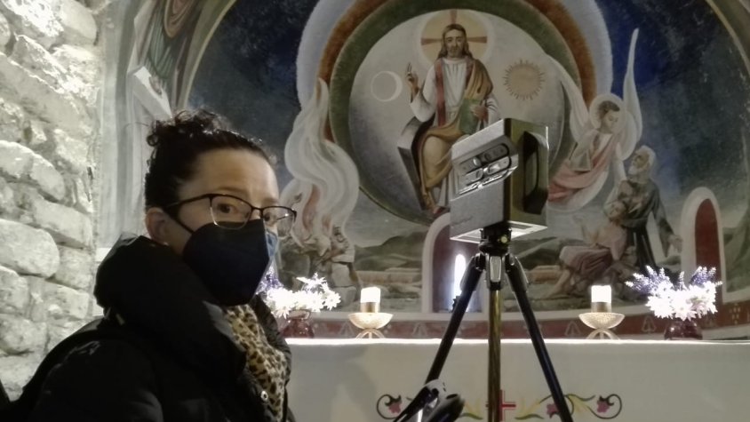 Una càmera amb gir de 360 graus amb control remot s'encarrega d'enregistrar les imatges que serviran per als recorreguts virtuals